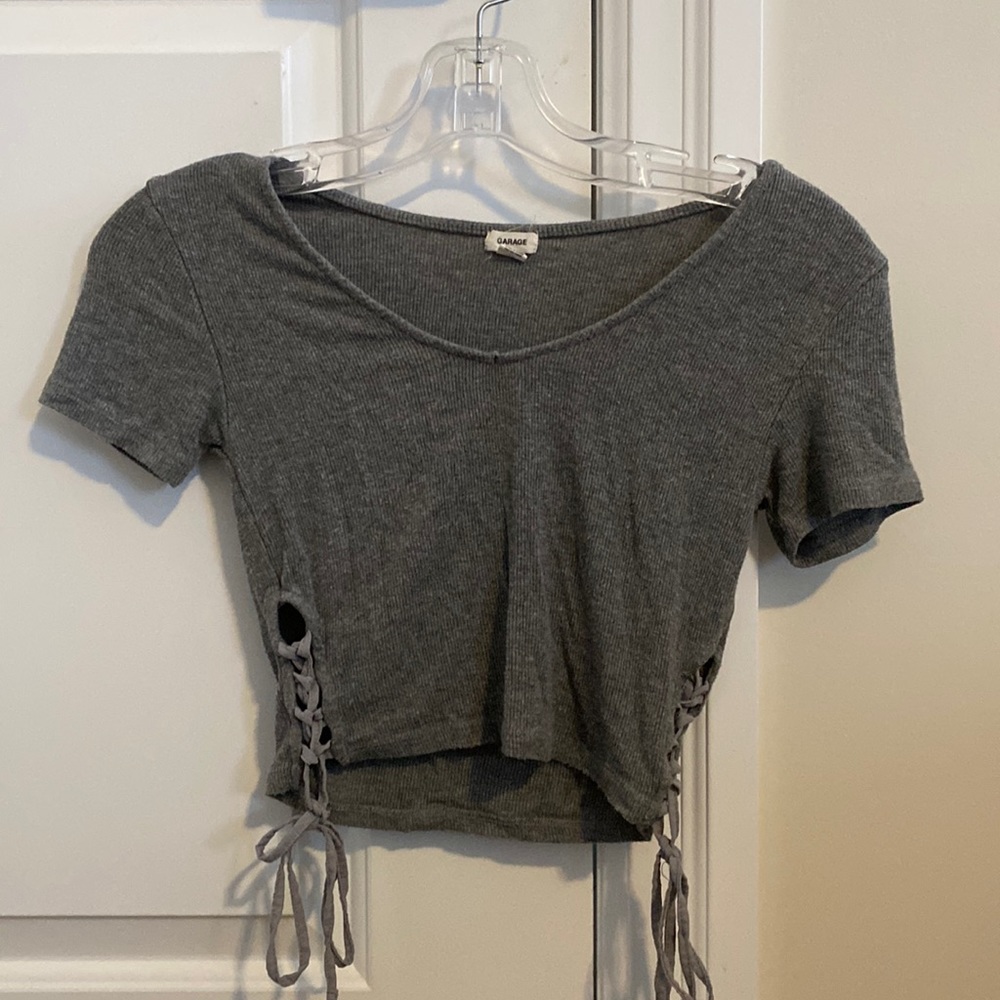 GARAGE- Gray crop top 🩶